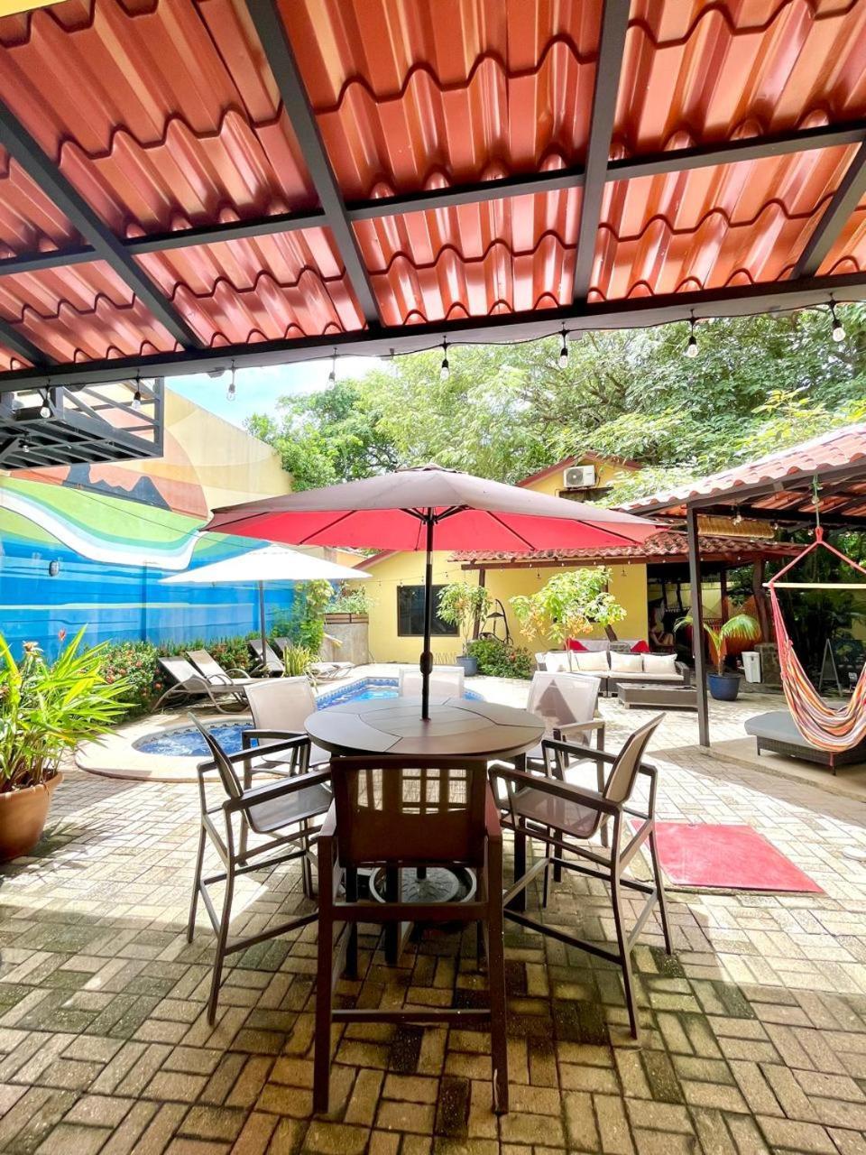 Хостел Tamarindo Backpackers Екстер'єр фото
