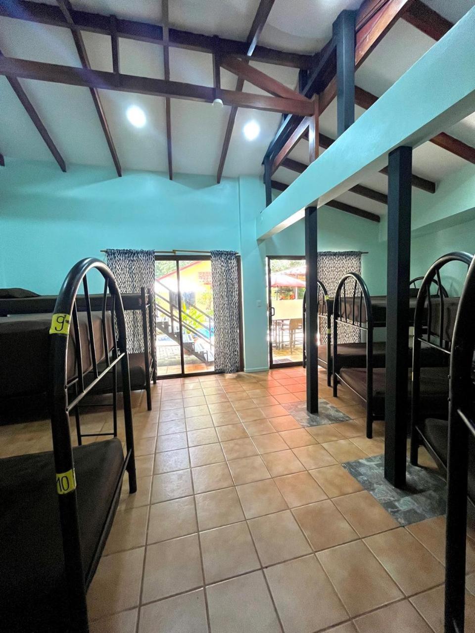 Хостел Tamarindo Backpackers Екстер'єр фото